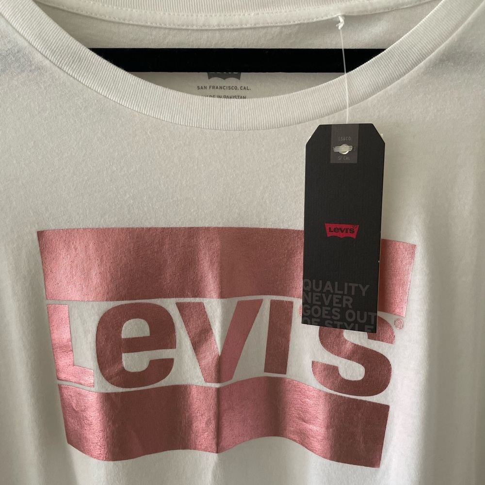 COPY - Levi’s Woman’s T shirt NWT 1x - Picture 4 of 6